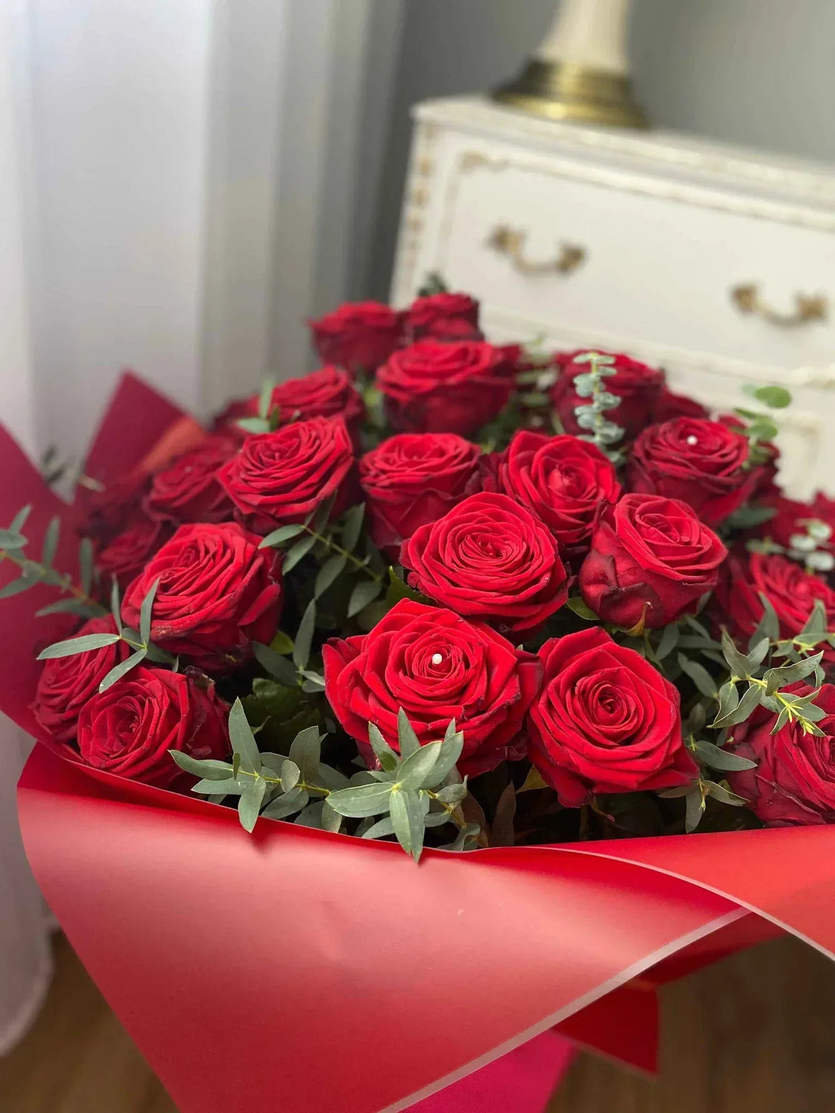 50 Red Roses Bouquet - Fresh Luxury Roses Delivered UK - Freshness Flowers