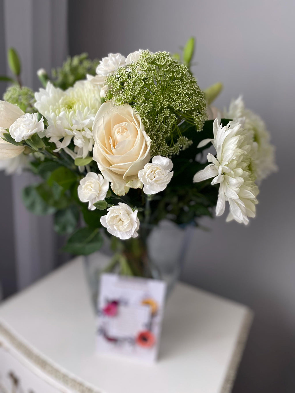 Hand-tied white flowers bouquet eco-friendly packaging UK