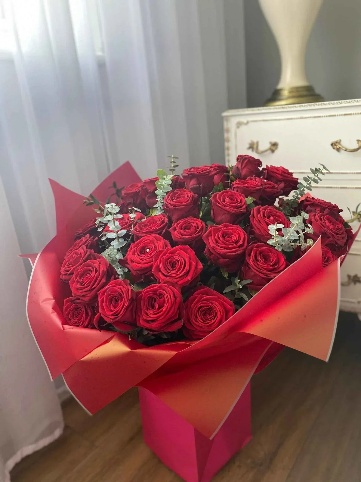 50 Red Roses Bouquet - Fresh Luxury Roses Delivered UK - Freshness Flowers