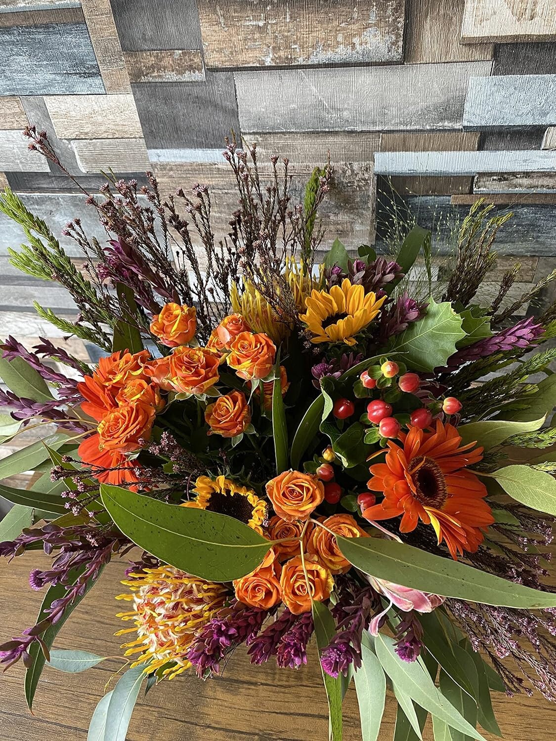 Luxury hand-tied flowers bouquet eco-friendly packaging